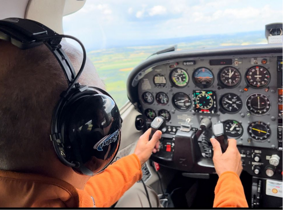 Cessna 172 G-MATT on training flight over Wiltshire